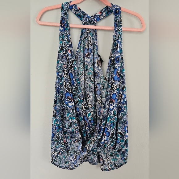 EXPRESS BLUE FLORAL TOP - Picture 2 of 7